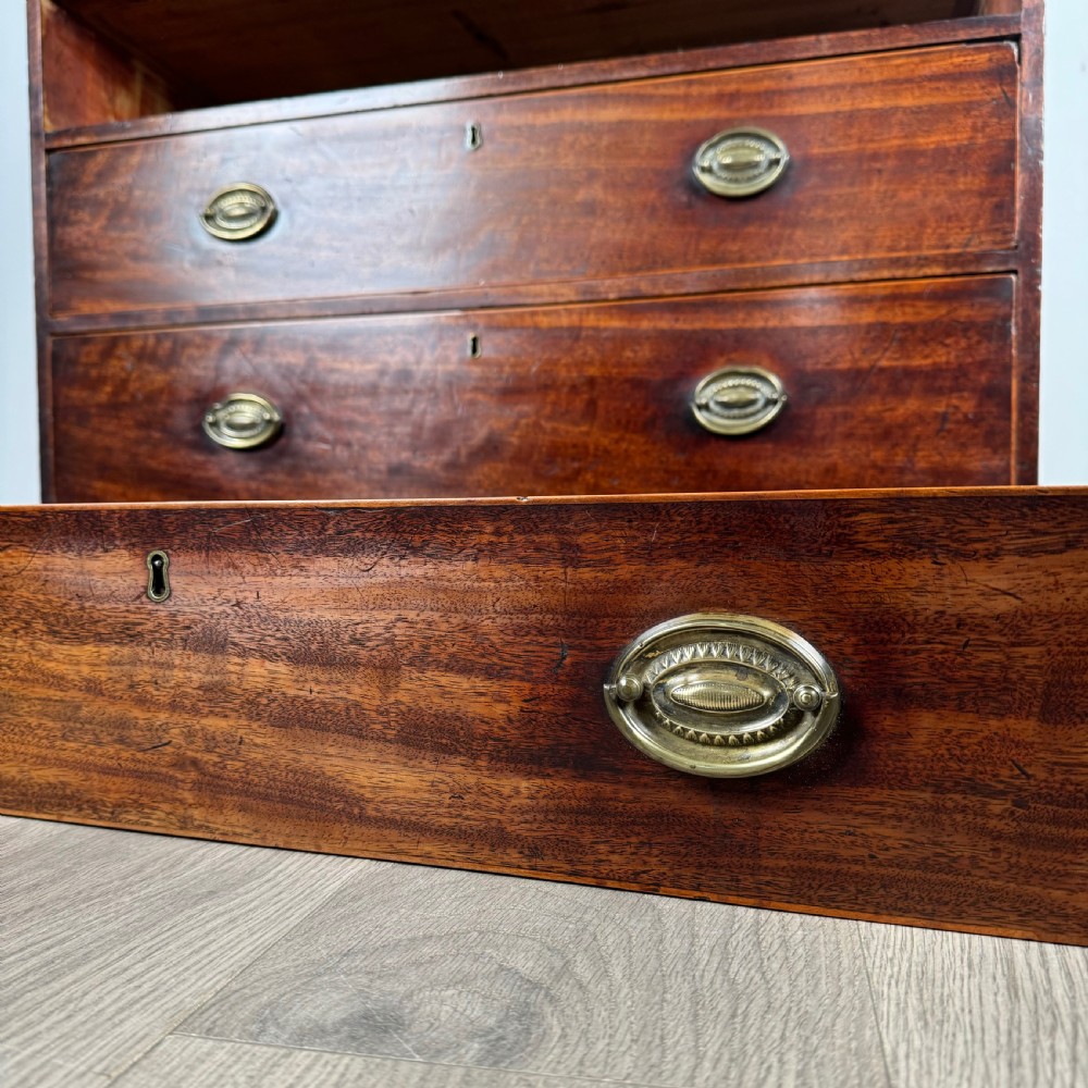 Antique 18th Century Chest Of Drawers In Mahogany 
 View XI