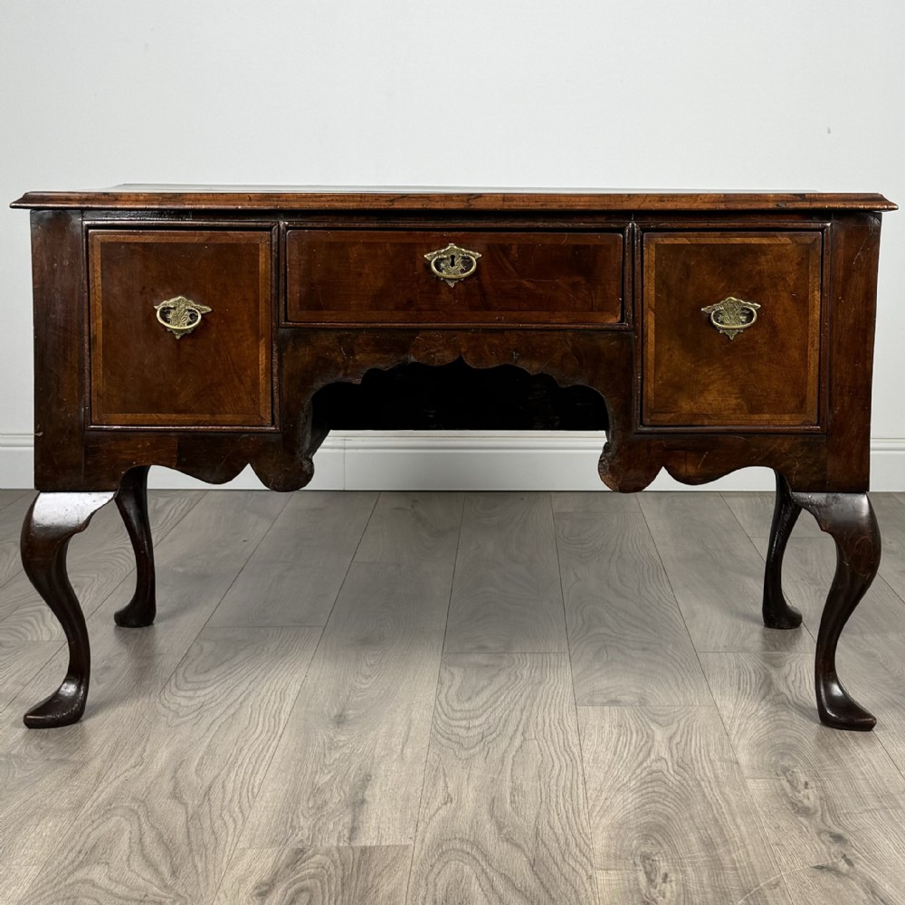 Antique 17th Century Queen Anne Desk In Walnut
