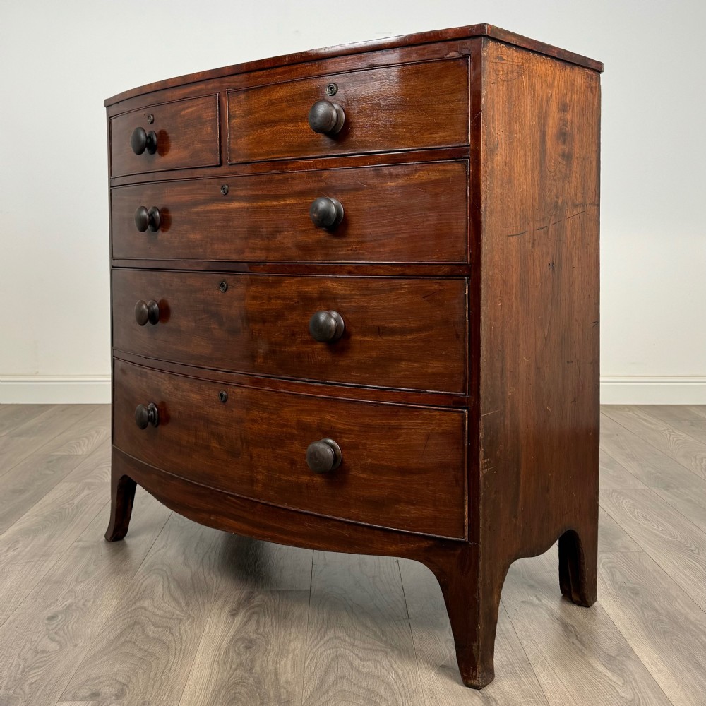 Antique 18th Century Bow Fronted Chest Of Drawers In Mahogany 
 View II