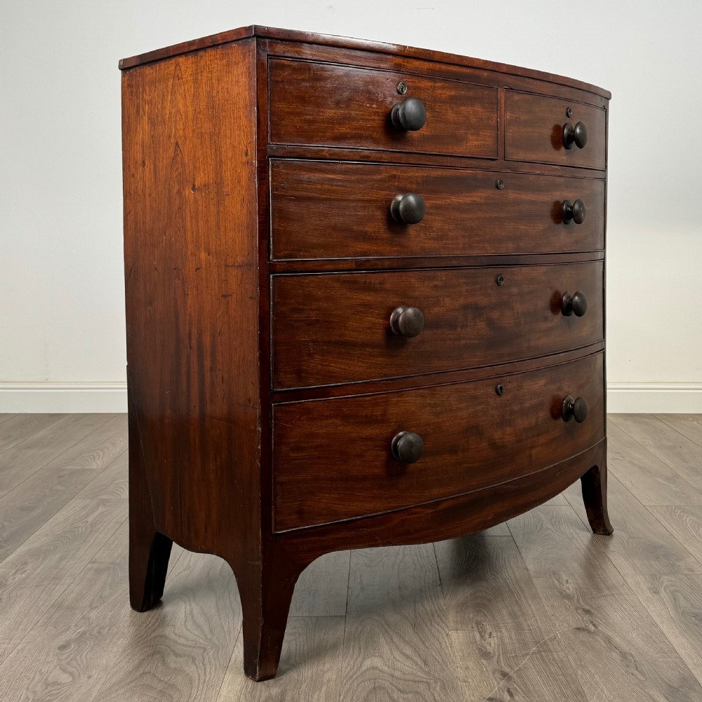 Antique 18th Century Bow Fronted Chest Of Drawers In Mahogany 
 View VIII