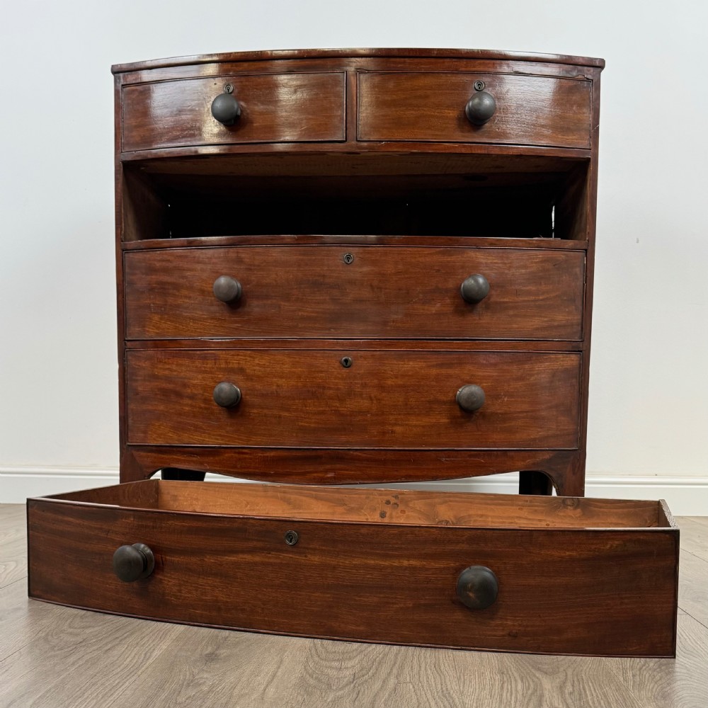 Antique 18th Century Bow Fronted Chest Of Drawers In Mahogany 
 View X