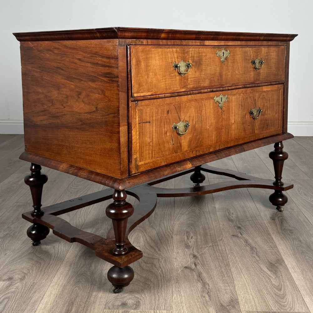 Antique 17th Century William And Mary Chest Of Drawers In Walnut 
 View VIII