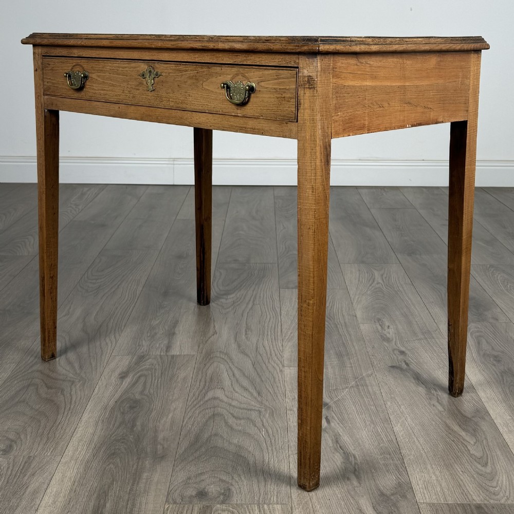 Antique 18th Century Side Table In Oak 
 View II