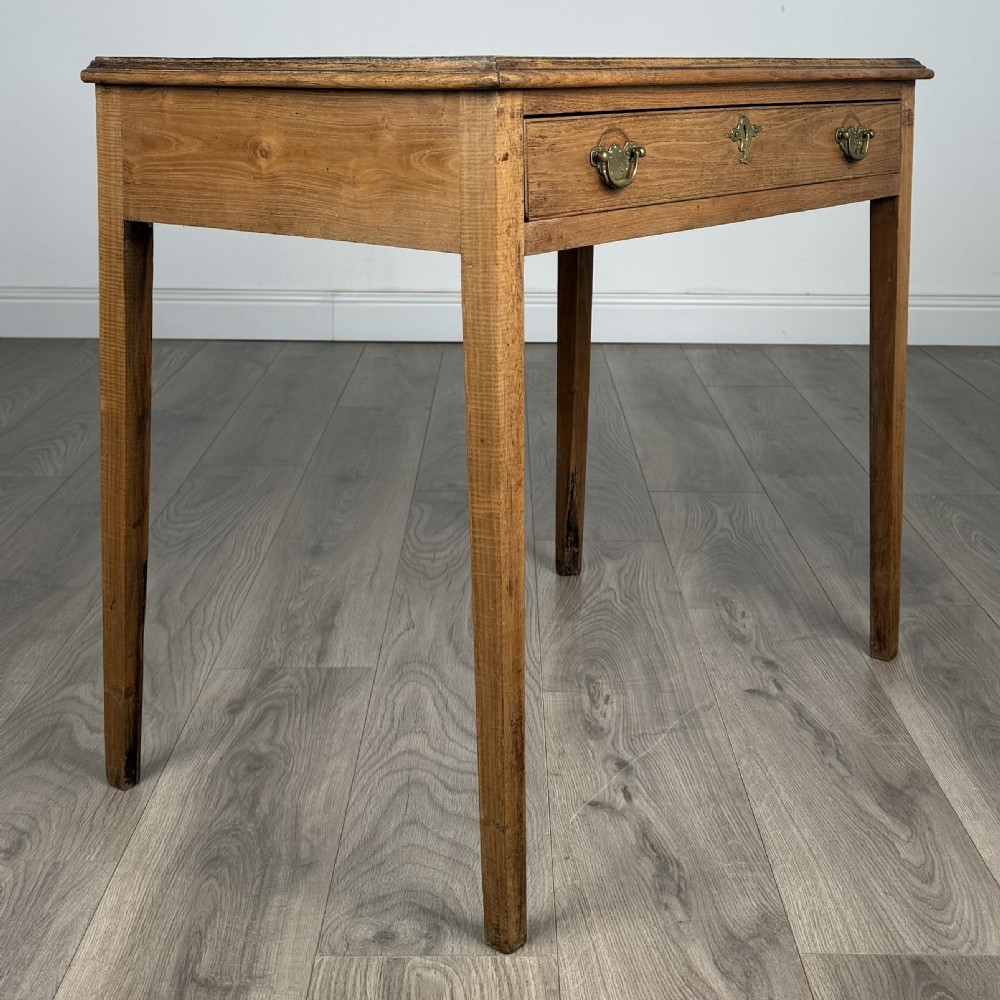 Antique 18th Century Side Table In Oak 
 View VIII