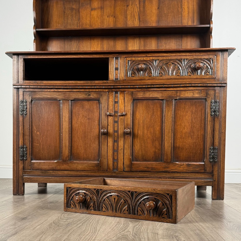  Antique 20th Century Dresser In Oak View XI