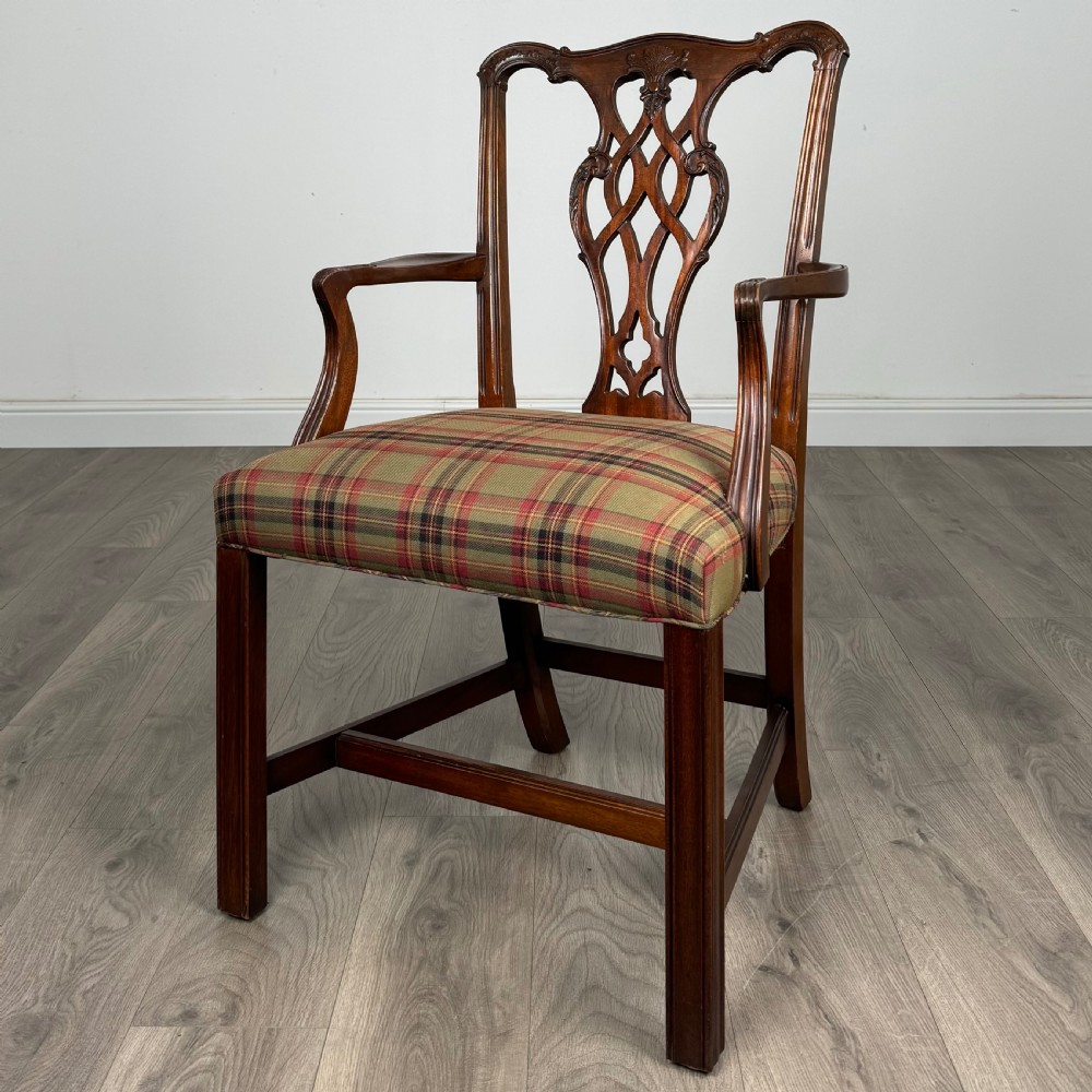 Antique 20th Century Set Of 6 Chippendale Style Dining Chairs In Mahogany  View II