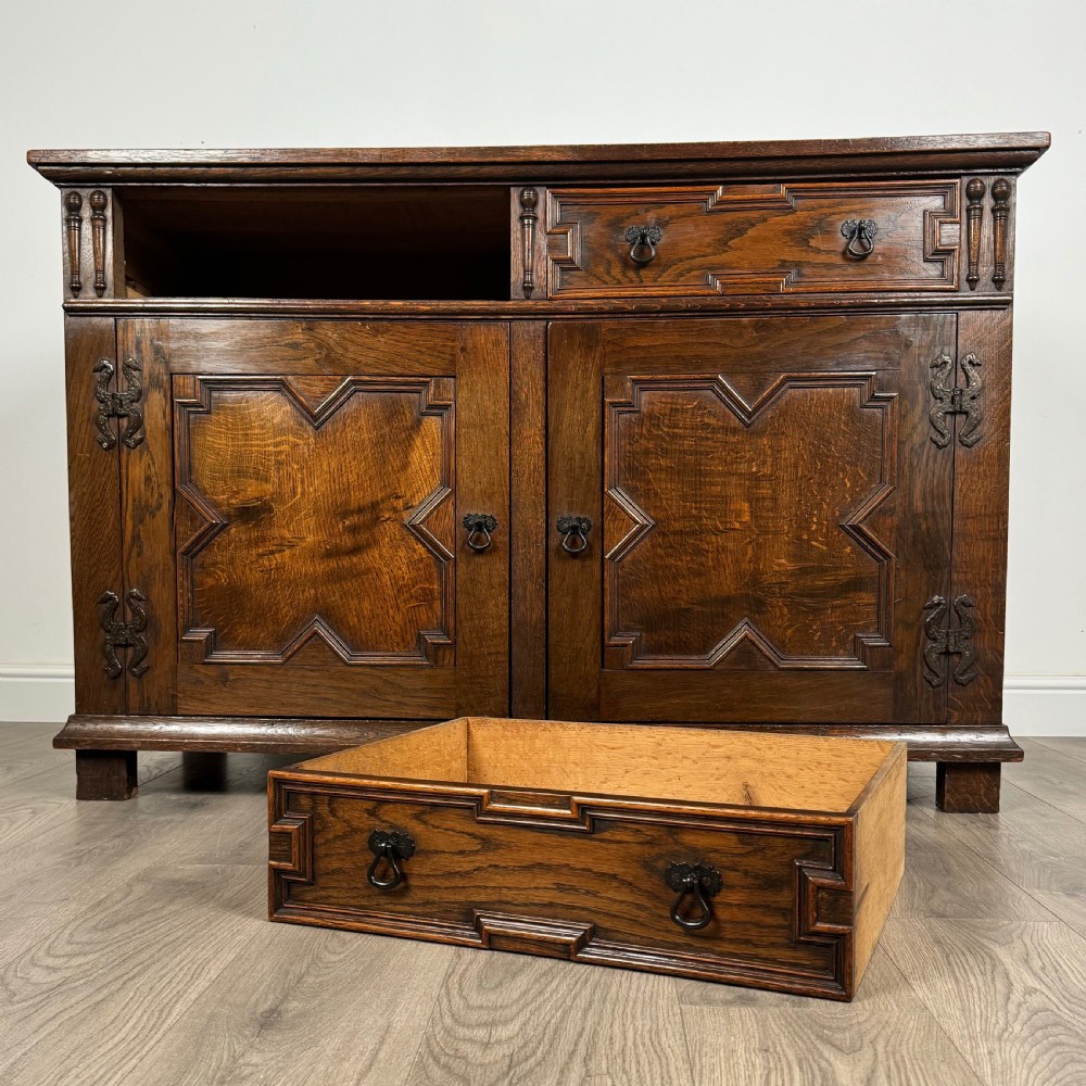 Antique 20th Century Jacobean Style Sideboard In Oak 
 View XI