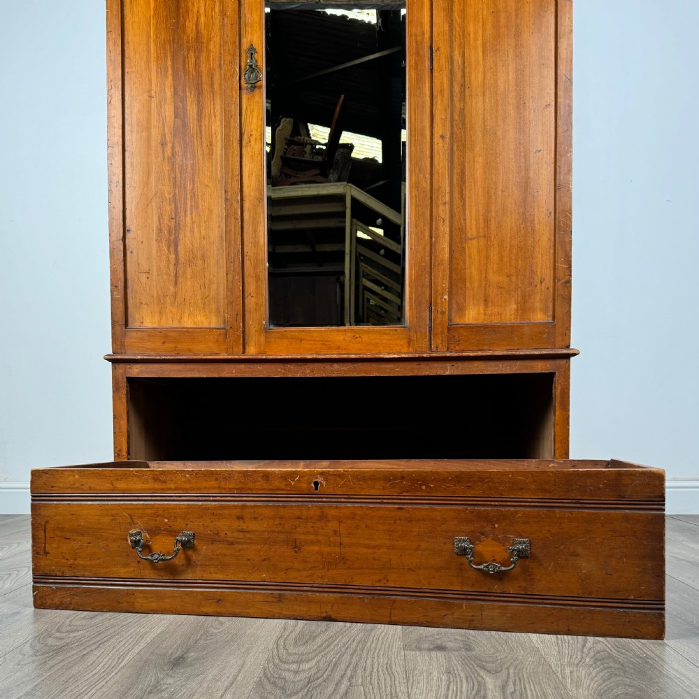  Antique Late 19th Century Wardrobe In Satin Walnut 
 View X