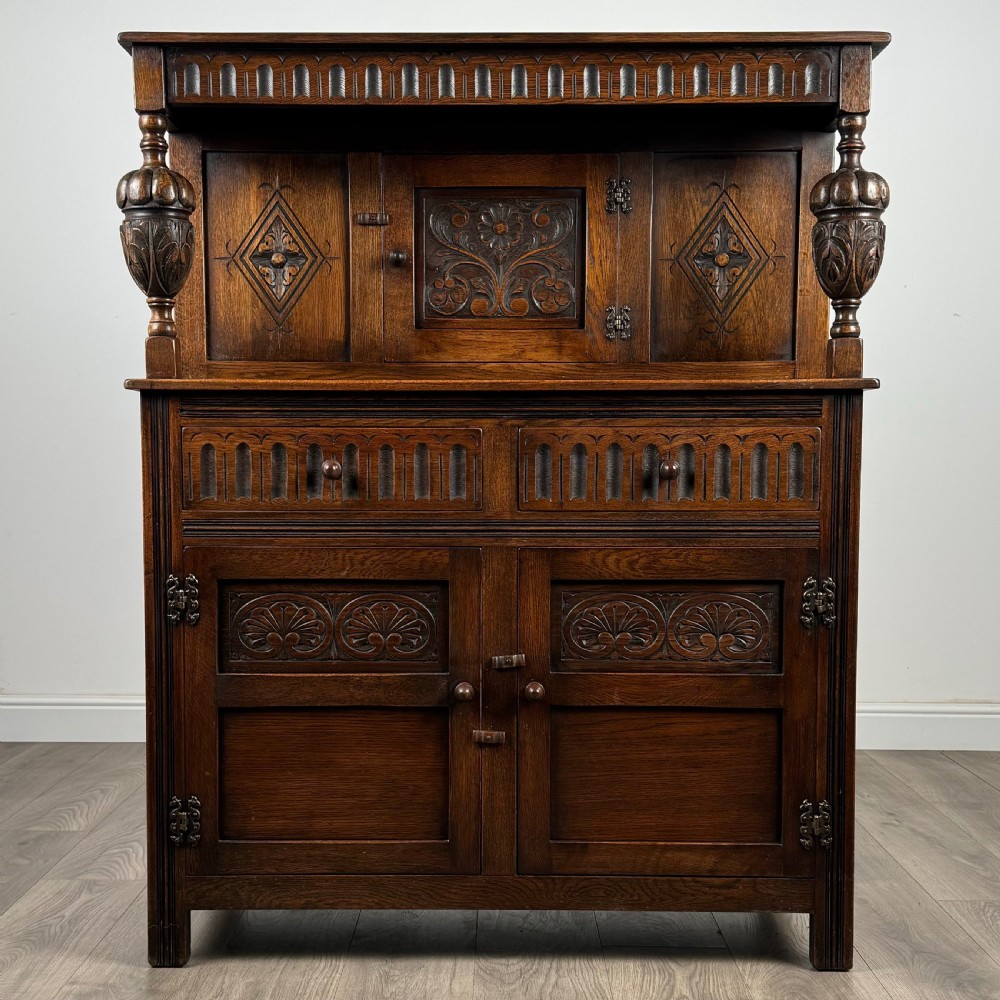 Antique 20th Century Court Cupboard In Oak 
