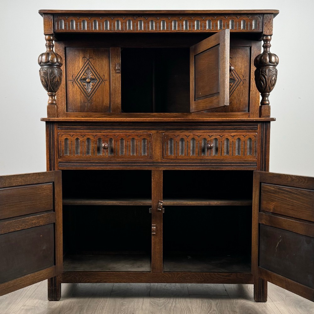 Antique 20th Century Court Cupboard In Oak 
 View II