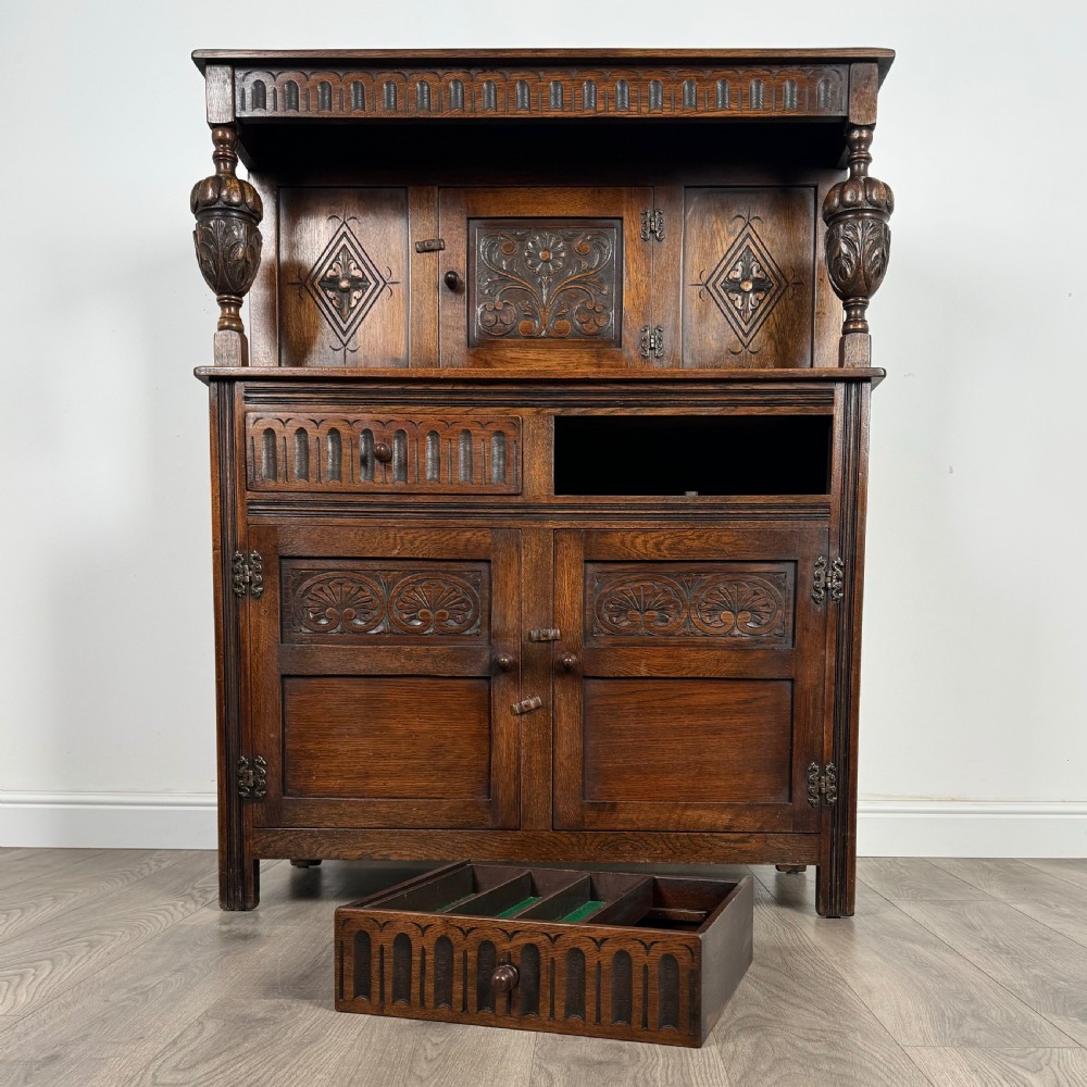 Antique 20th Century Court Cupboard In Oak 
 View XI