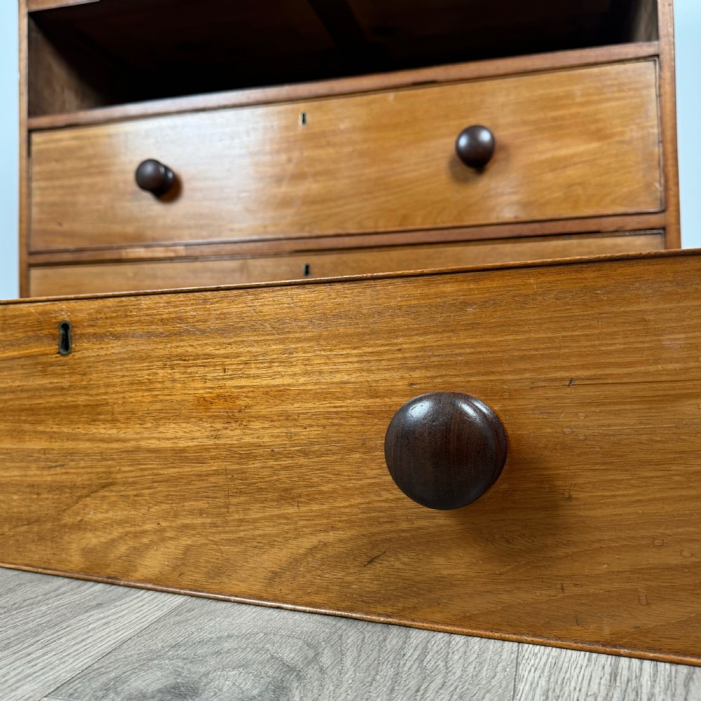  Antique 19th Century Chest Of Drawers In Mahogany 
 View XI