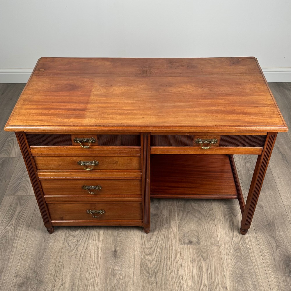  Antique 20th Century Single Pedestal Desk In Walnut 
 View IX