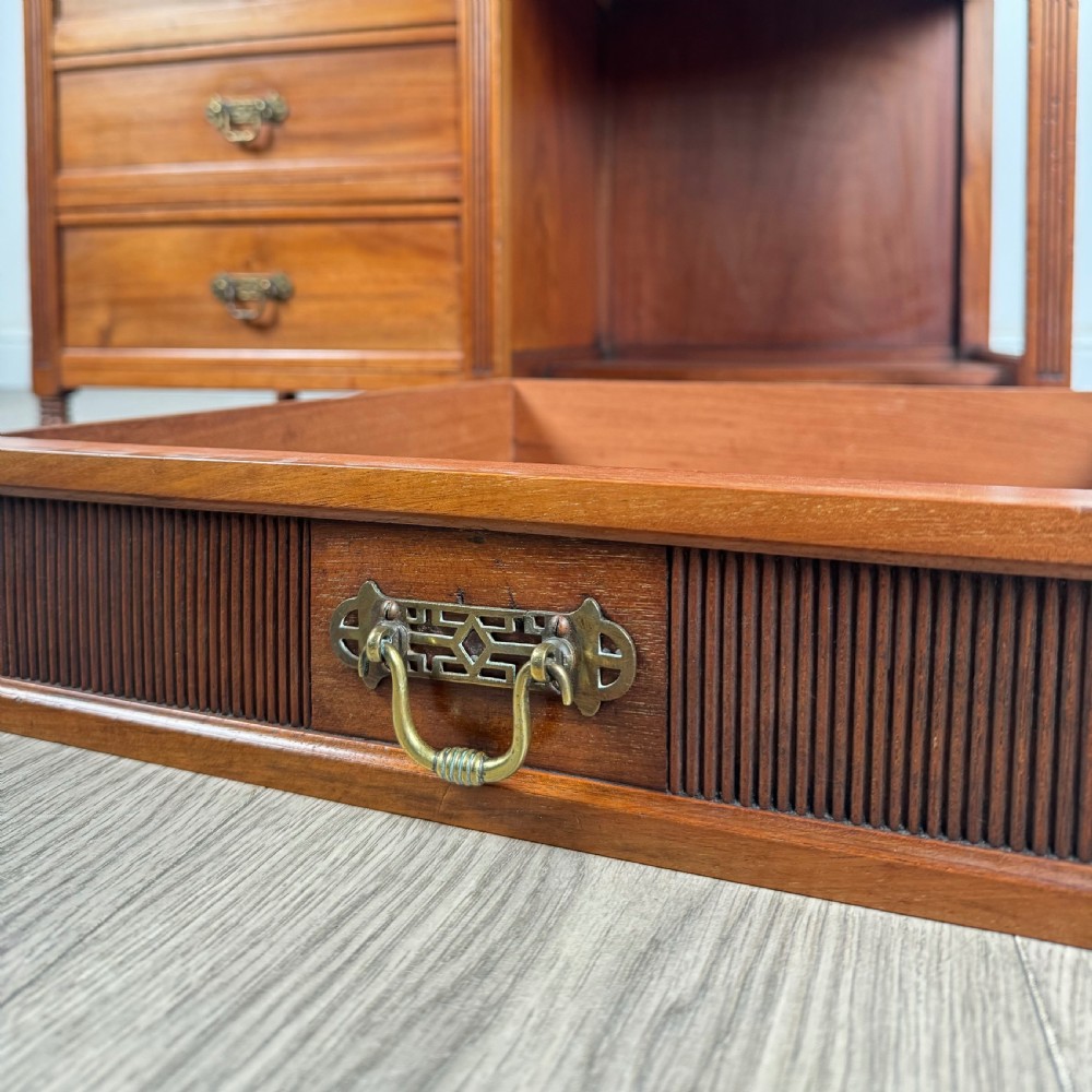  Antique 20th Century Single Pedestal Desk In Walnut 
 View XI