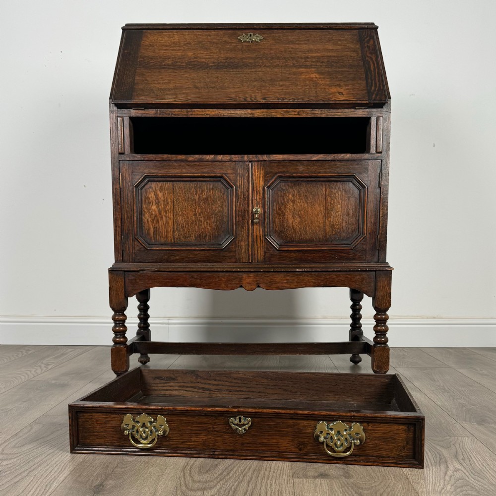  Antique 20th Century Bureau In Oak 
 View XIV