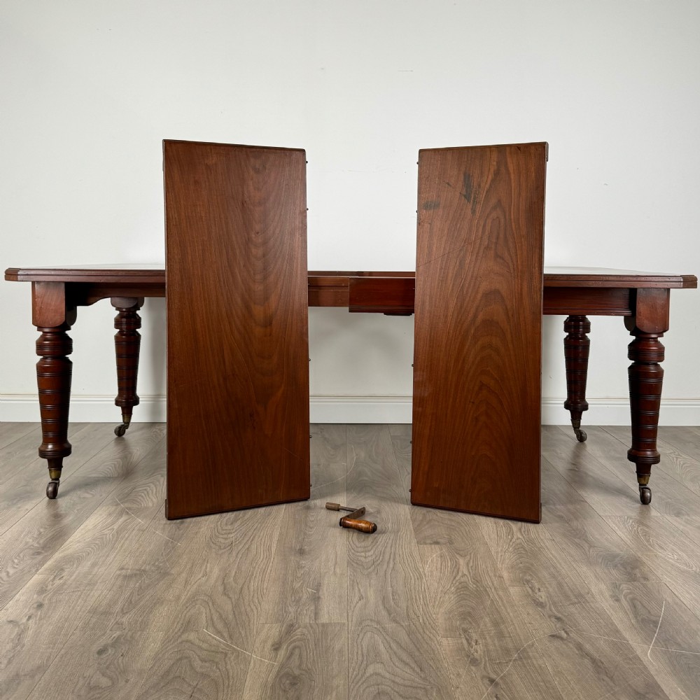 Antique 20th Century Extending Dining Table In Mahogany 
