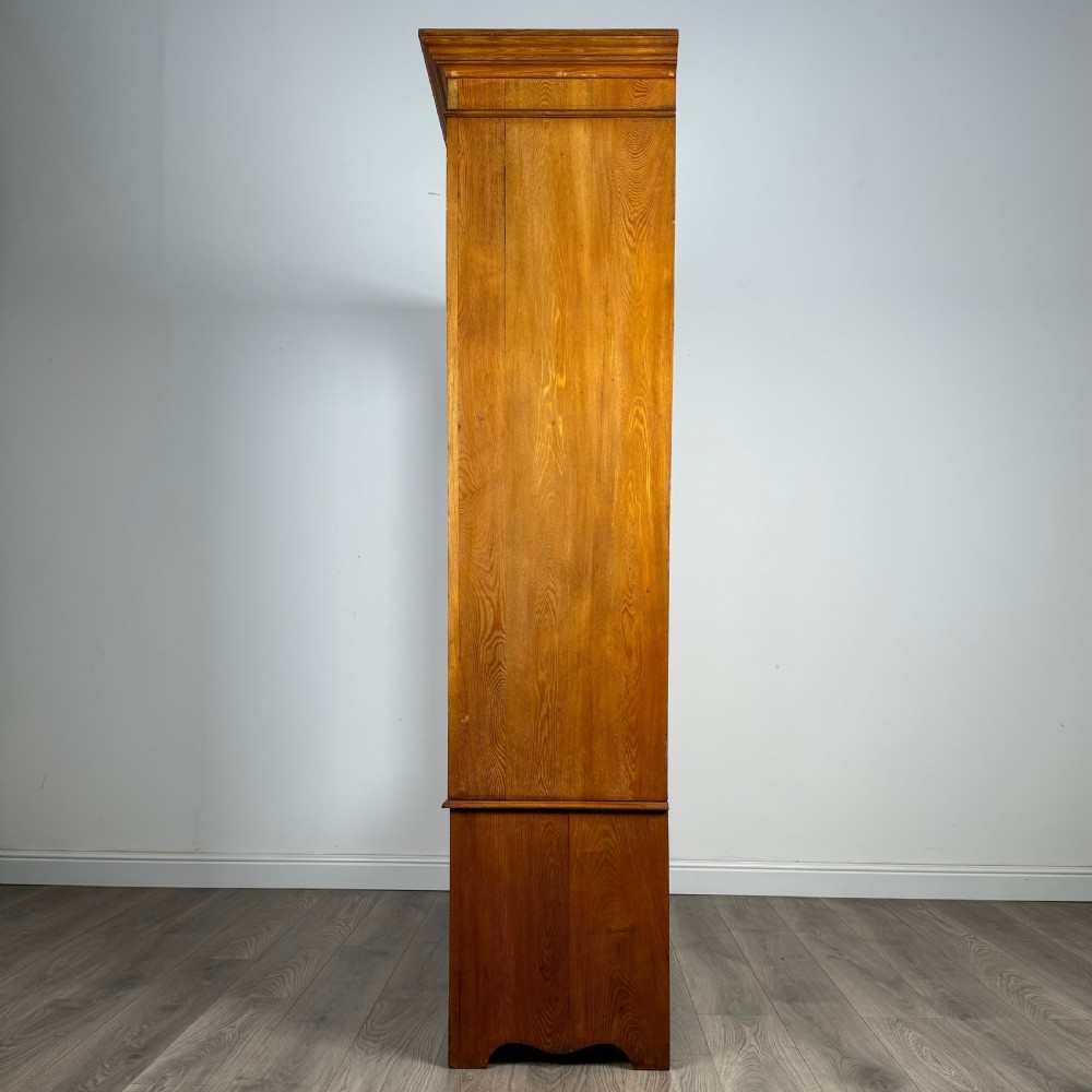 Antique Large 20th Century Wardrobe In Oak 
 View V