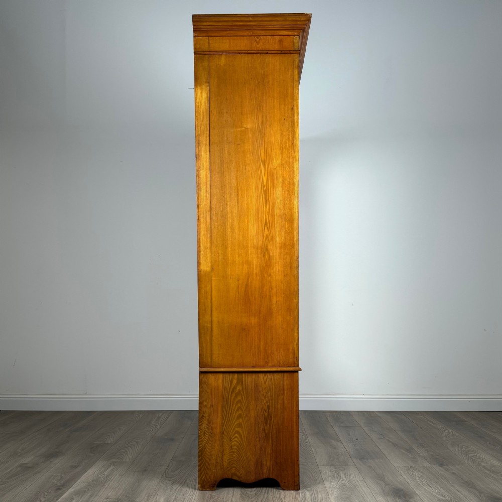 Antique Large 20th Century Wardrobe In Oak 
 View VIII