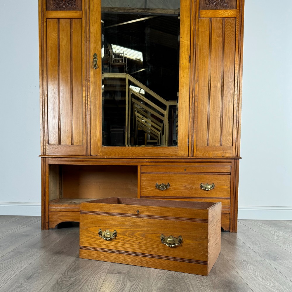 Antique Large 20th Century Wardrobe In Oak 
 View X