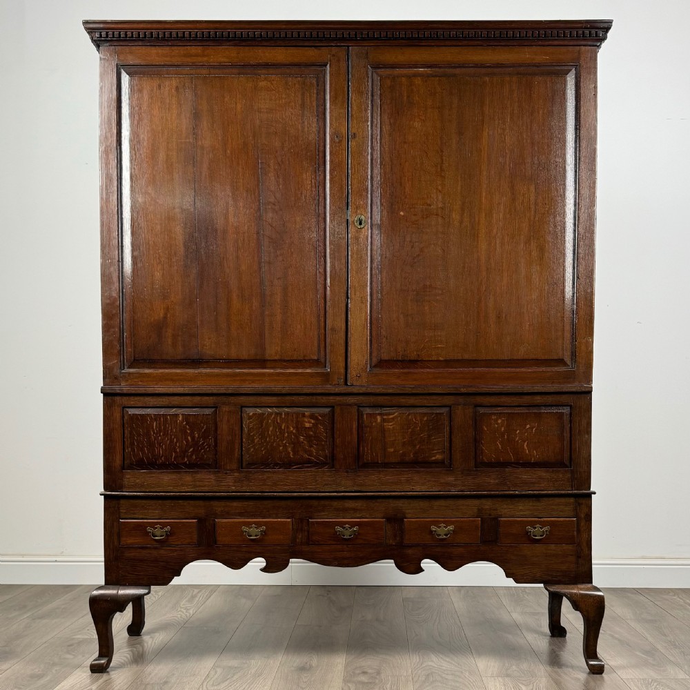Antique 18th Century Cupboard In Oak 