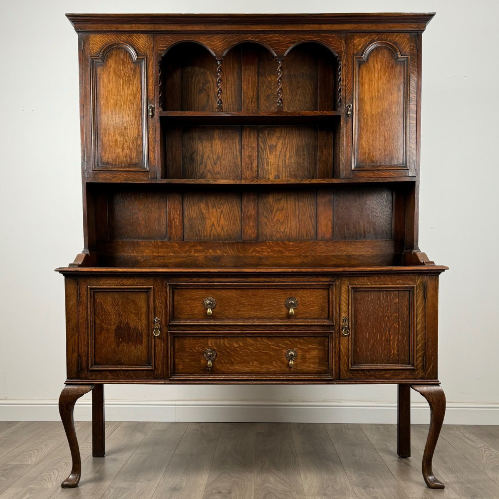 Antique Late 19th Century Queen Anne Style Dresser In Oak 
