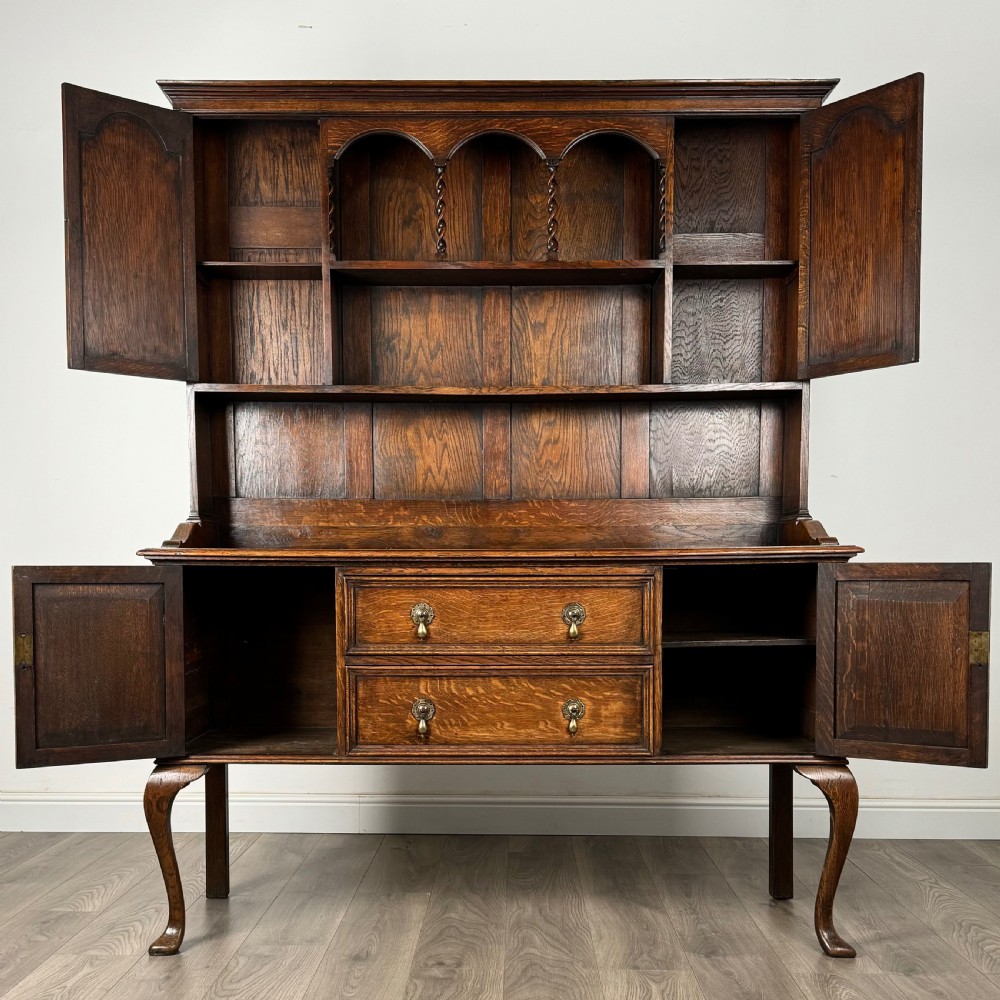 Antique Late 19th Century Queen Anne Style Dresser In Oak 
 View II