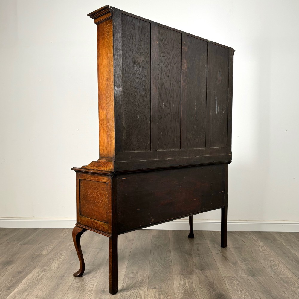 Antique Late 19th Century Queen Anne Style Dresser In Oak 
 View V