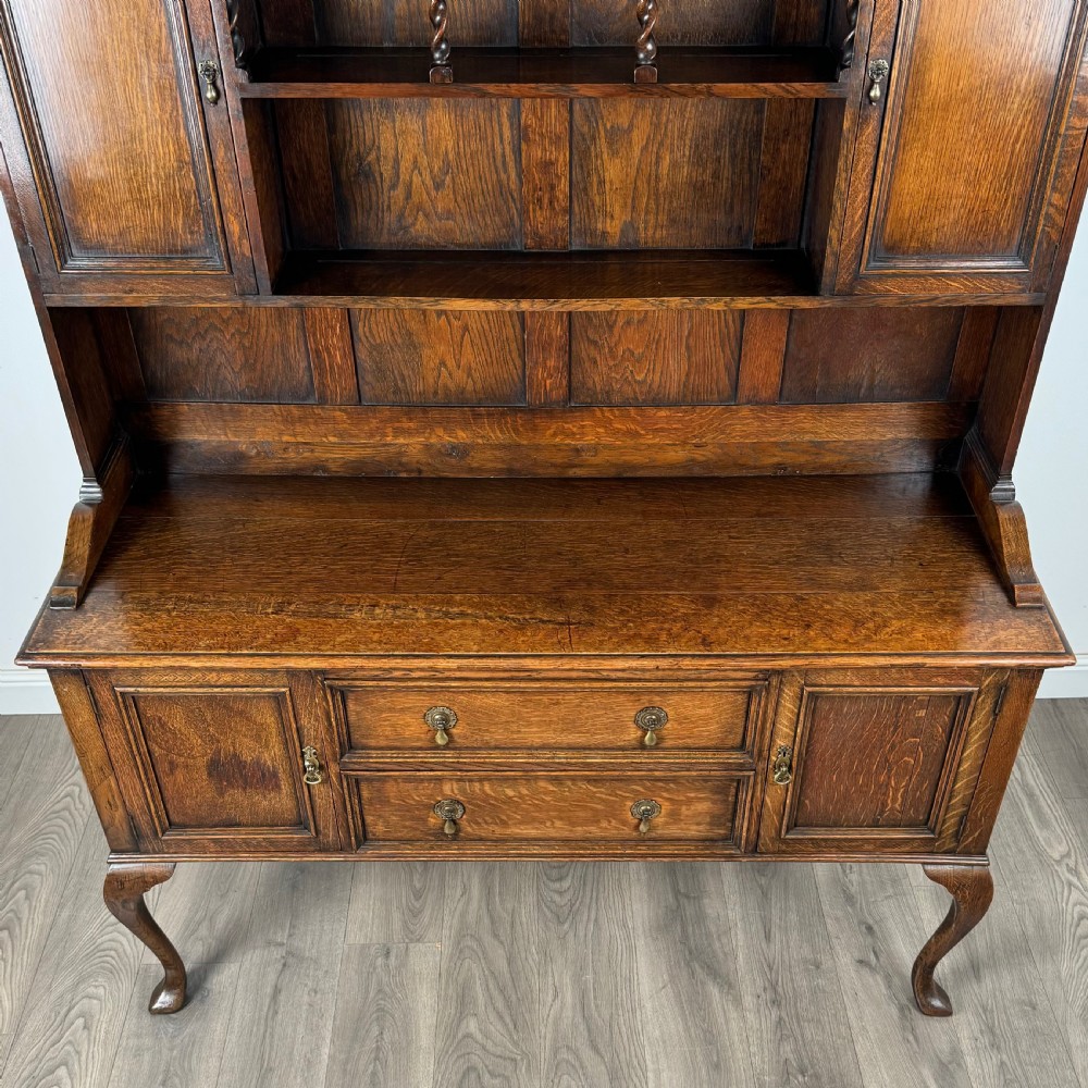 Antique Late 19th Century Queen Anne Style Dresser In Oak 
 View X