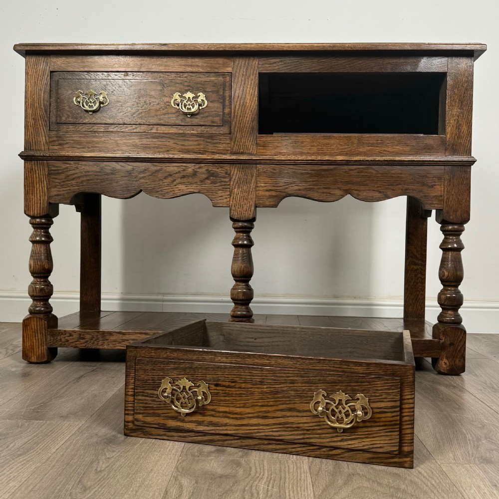 Antique 20th Century Good Quality Sideboard In Oak 
 View VIII