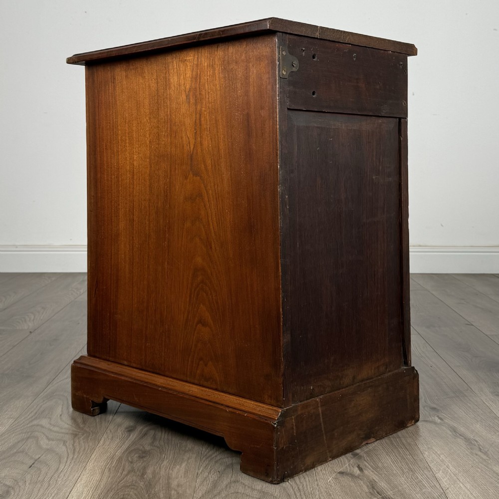 Antique 20th Century Pair Of Bedside Cabinets In Walnut  View V