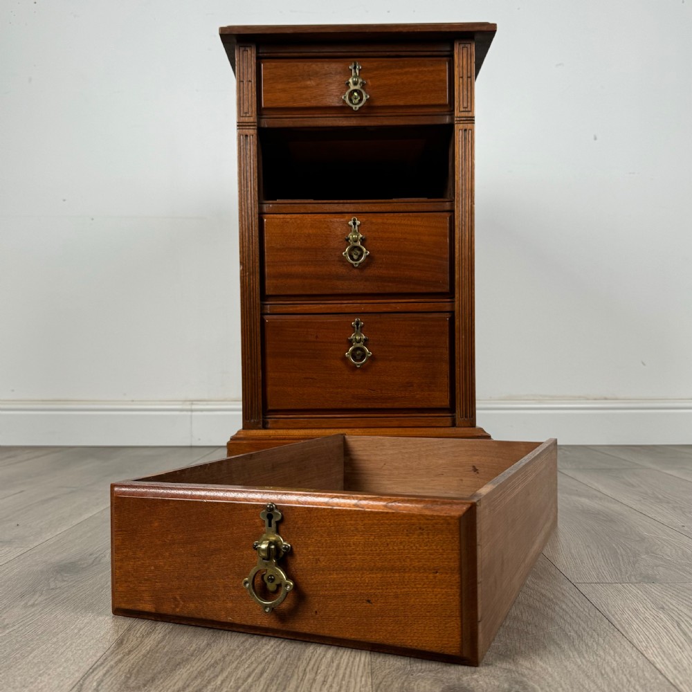 Antique 20th Century Pair Of Bedside Cabinets In Walnut  View XII