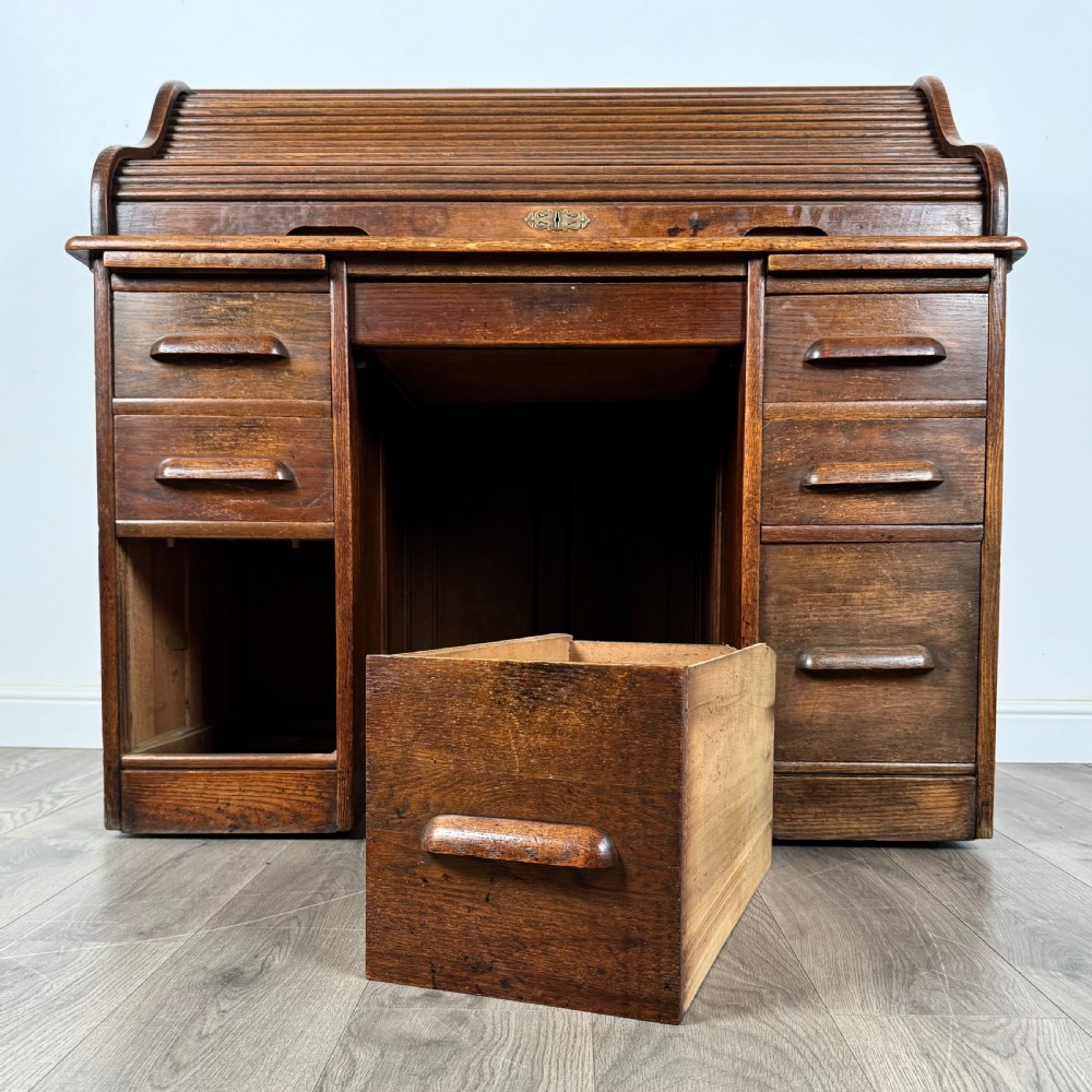 Antique 20th Century Roll Top Desk In Oak View XII