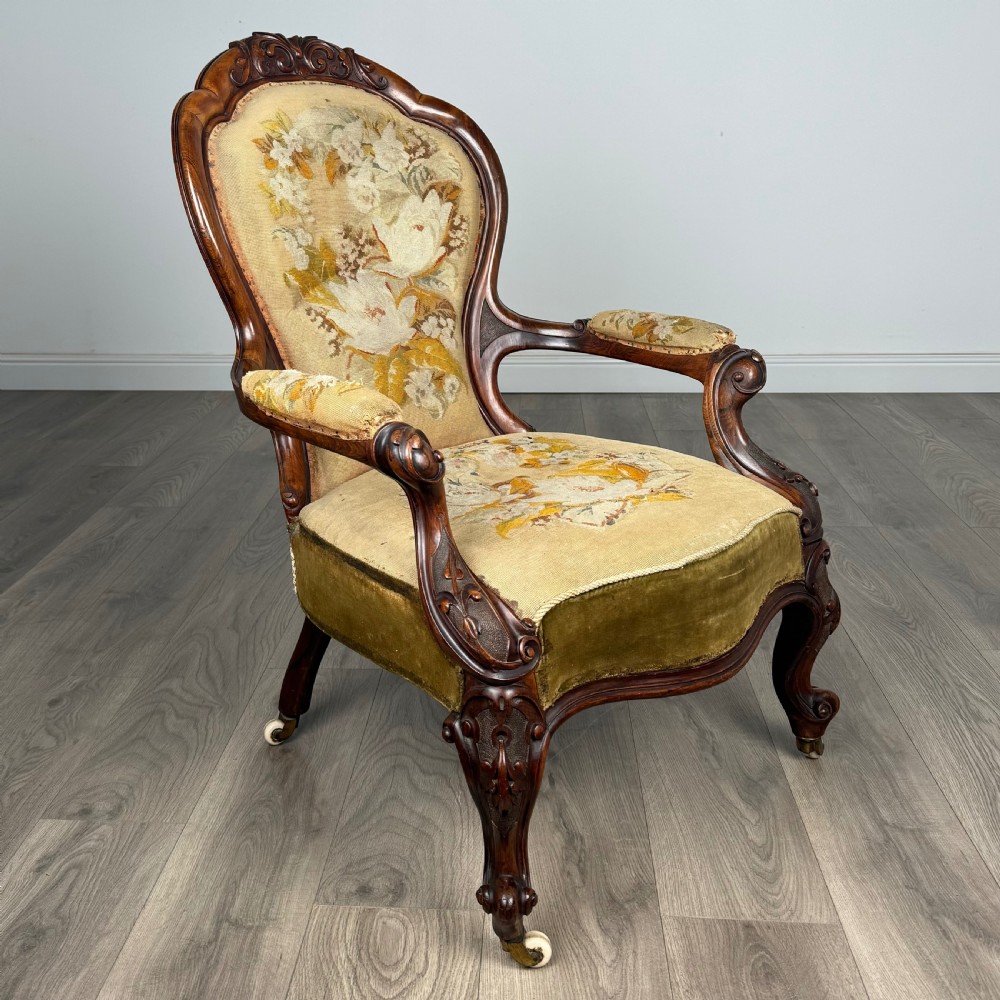 Antique 19th Century Fine Quality Armchair In Walnut 
 View VII