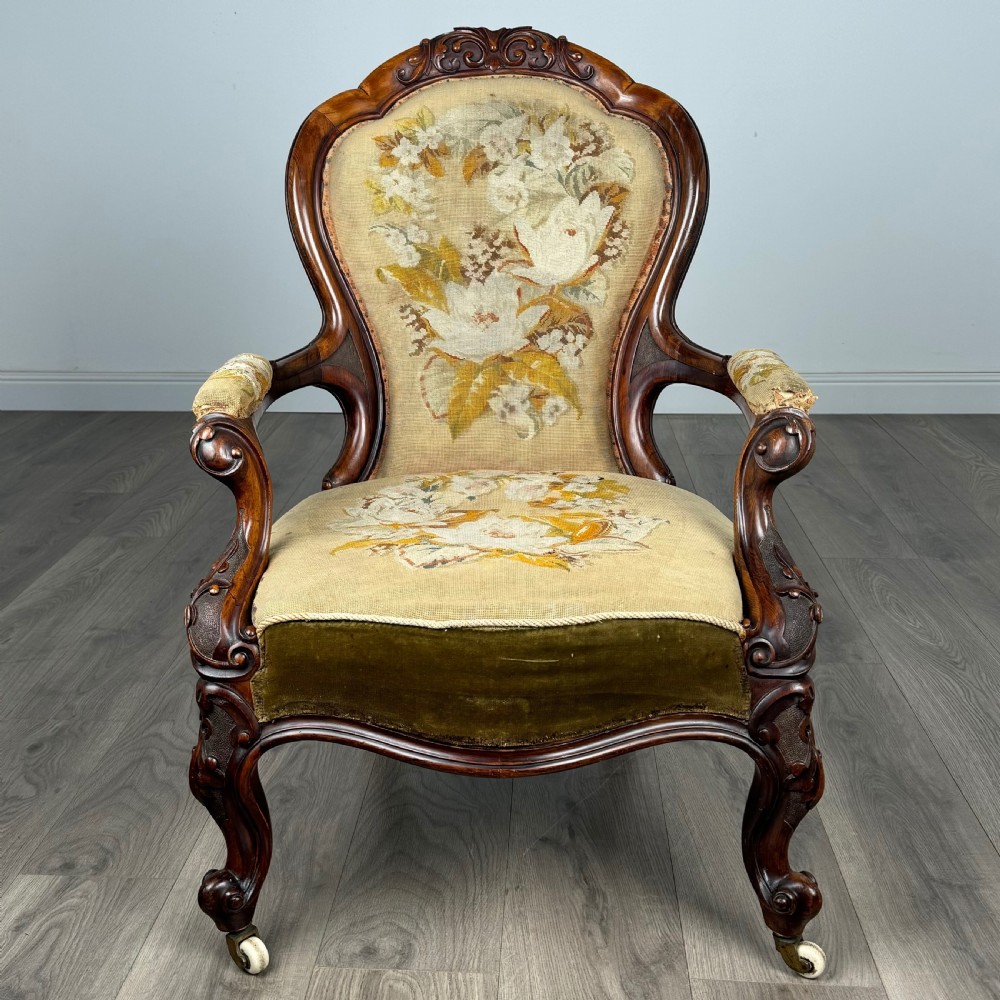Antique 19th Century Fine Quality Armchair In Walnut 
 View VIII