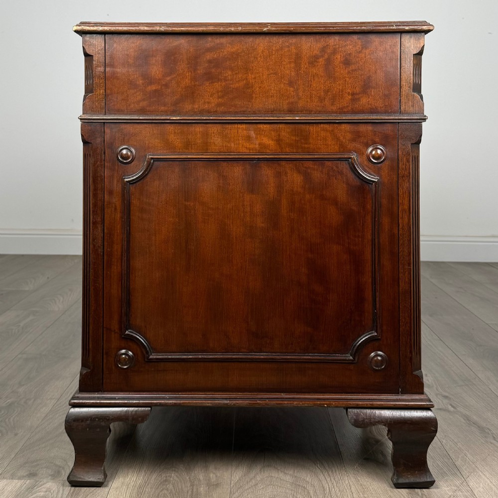Antique 20th Century Pedestal Desk In Mahogany 
 View III