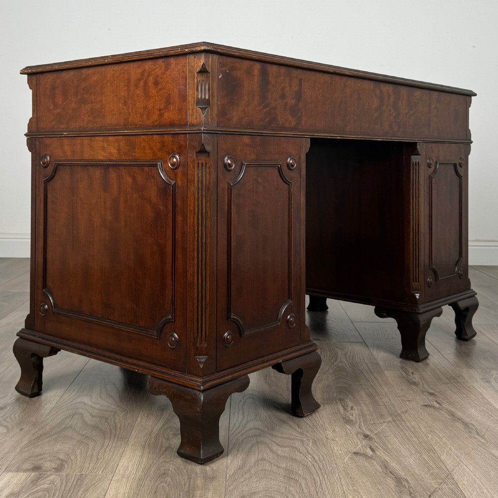 Antique 20th Century Pedestal Desk In Mahogany 
 View IV