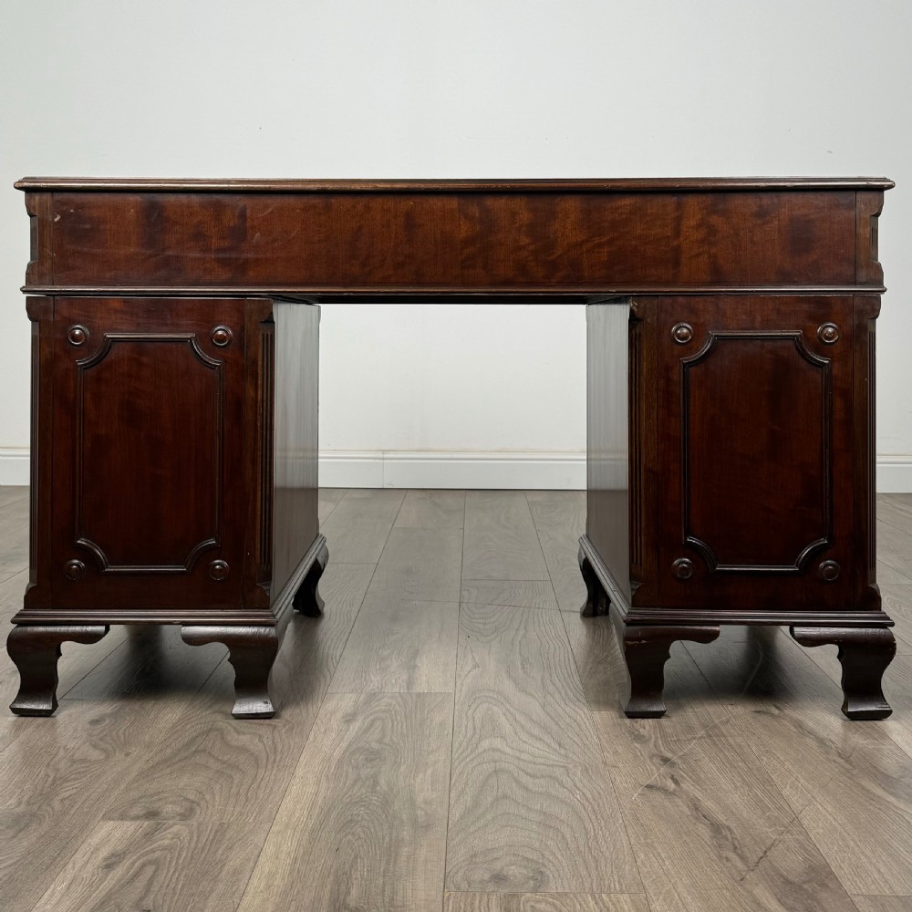 Antique 20th Century Pedestal Desk In Mahogany 
 View V