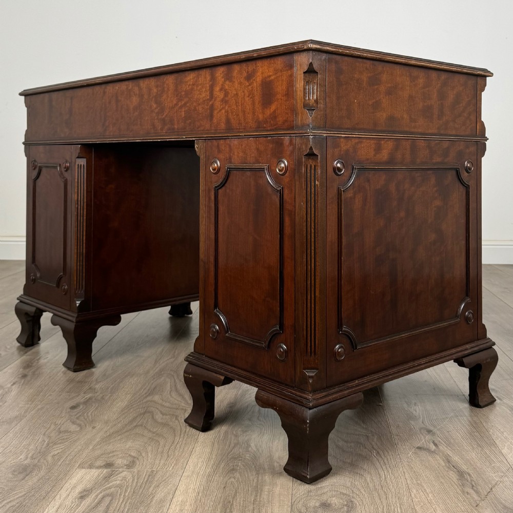 Antique 20th Century Pedestal Desk In Mahogany 
 View VI