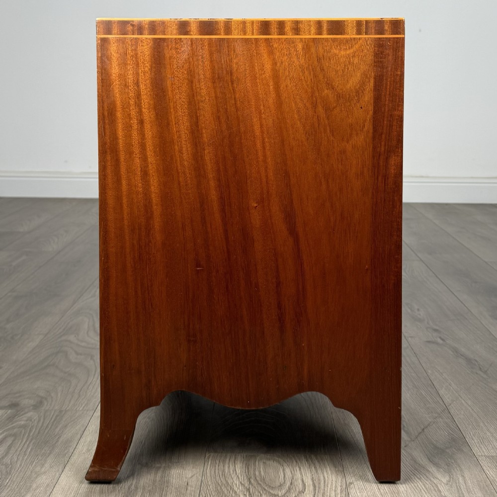 Antique Small 20th Century Chest Of Drawers In Mahogany 
 View II