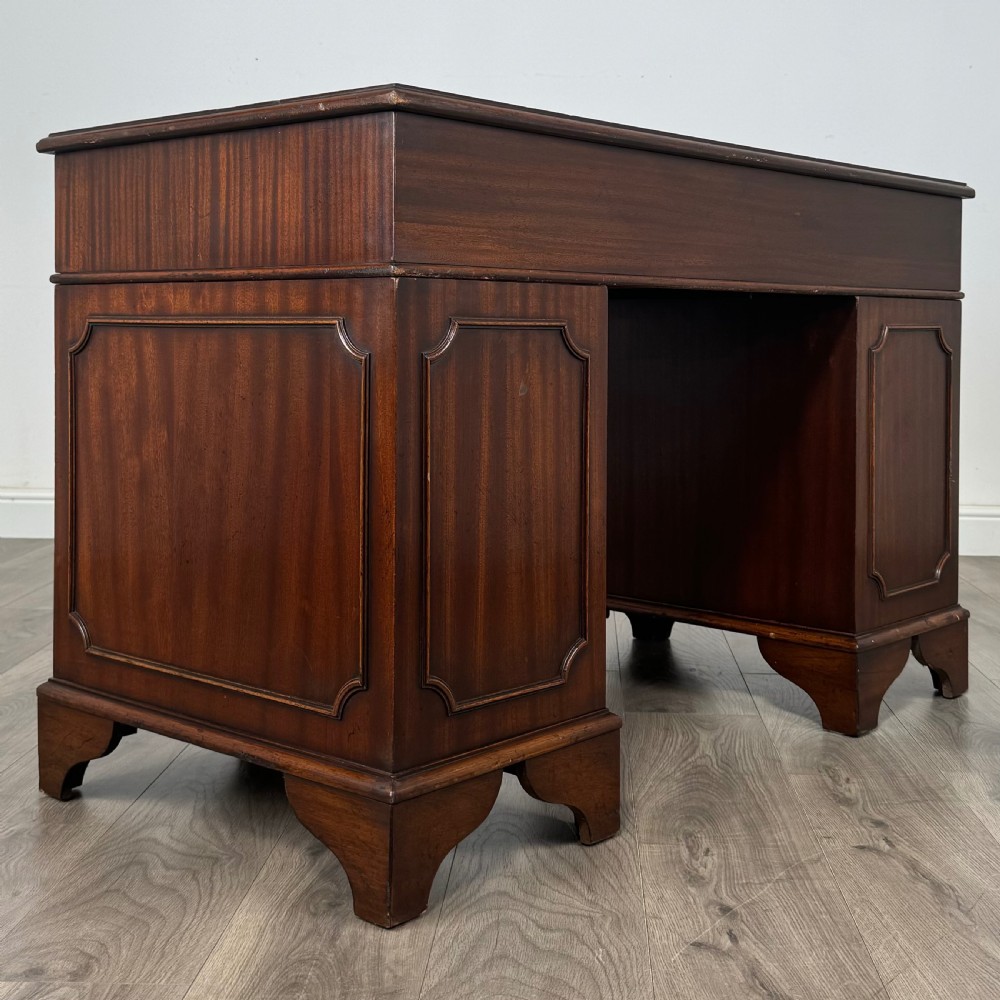 Antique 20th Century Pedestal Desk In Mahogany  View IV