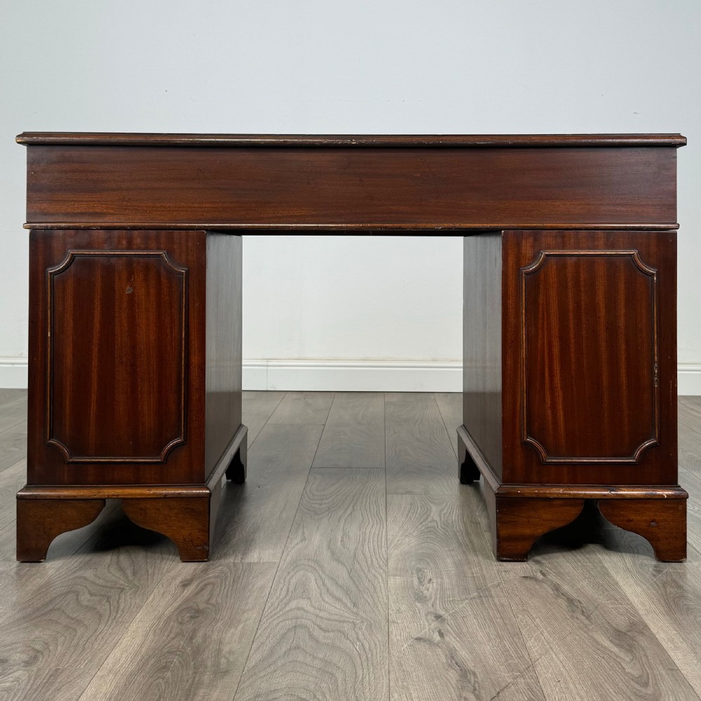 Antique 20th Century Pedestal Desk In Mahogany  View V