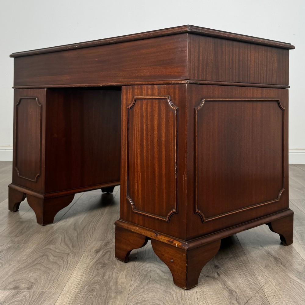 Antique 20th Century Pedestal Desk In Mahogany  View VI