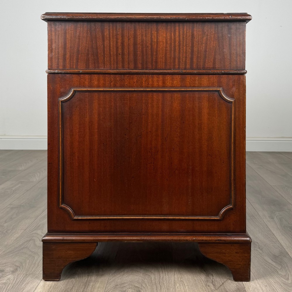 Antique 20th Century Pedestal Desk In Mahogany  View VII