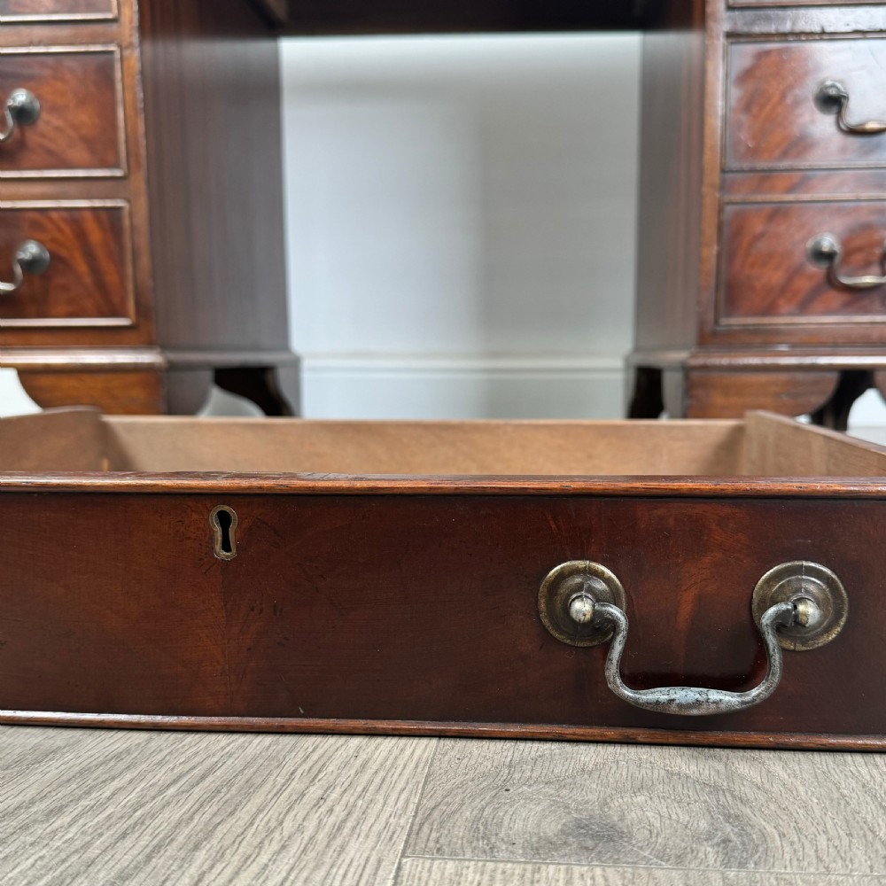 Antique 20th Century Pedestal Desk In Mahogany  View XI
