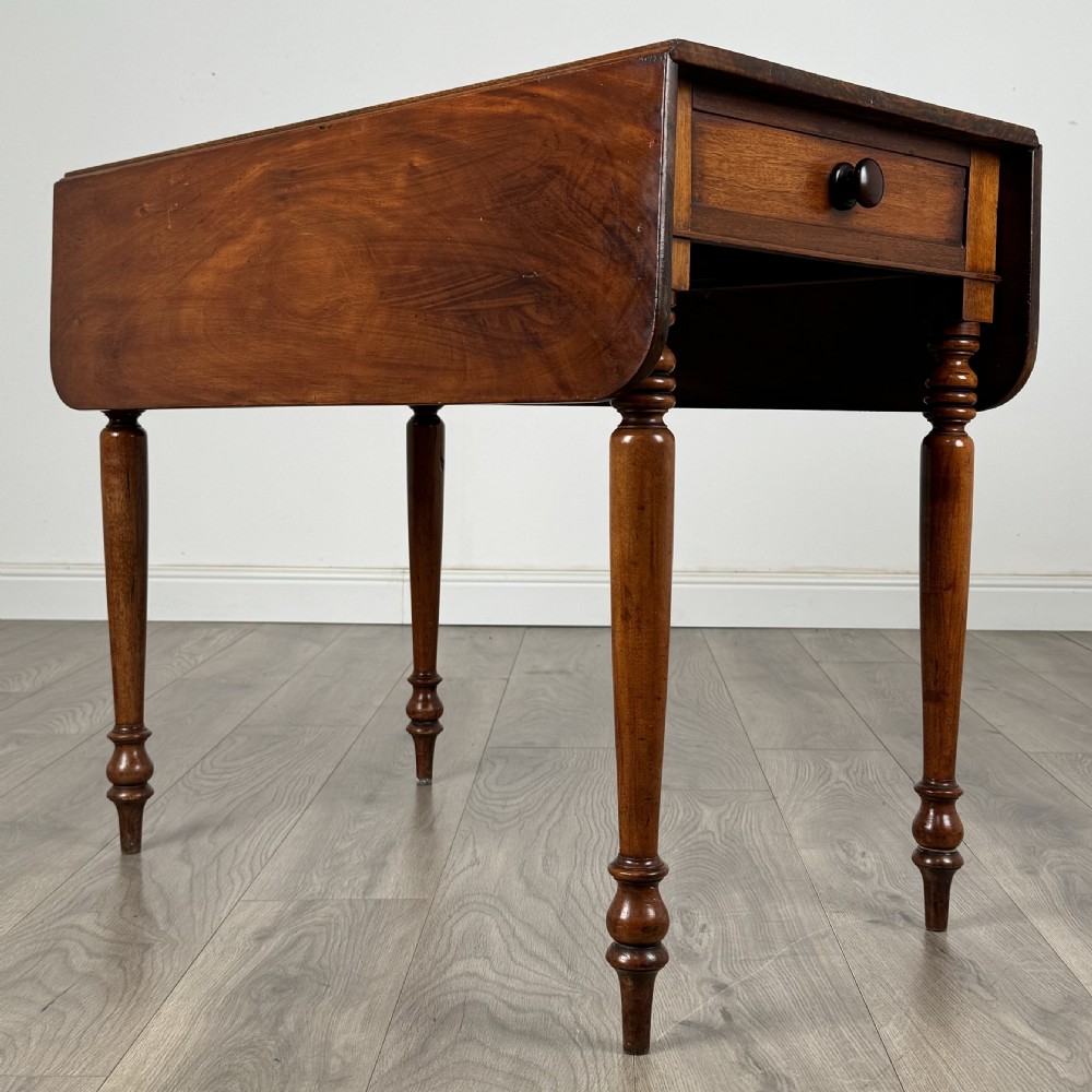 Antique 19th Century Pembroke Table In Mahogany 
 View V