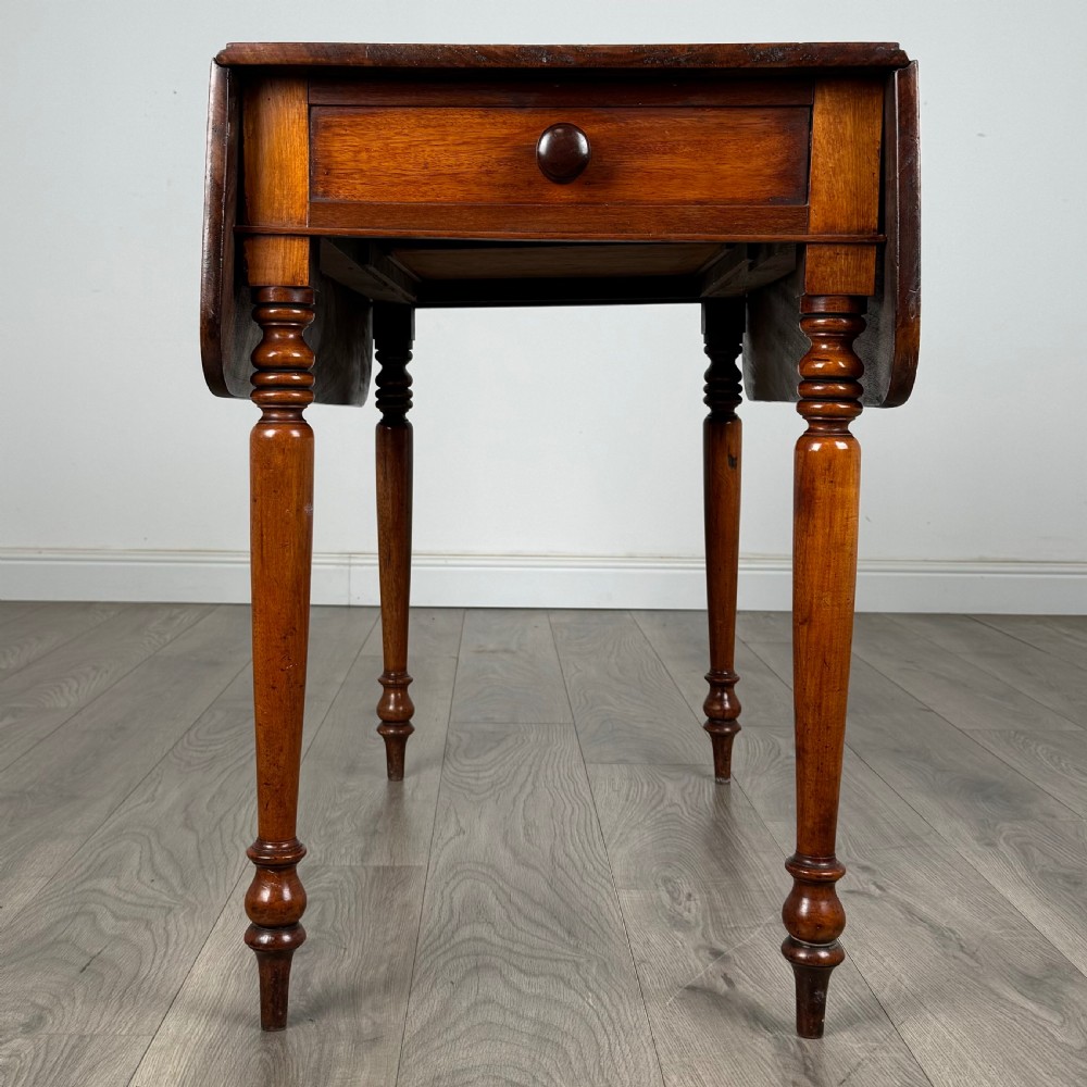 Antique 19th Century Pembroke Table In Mahogany 
 View VI