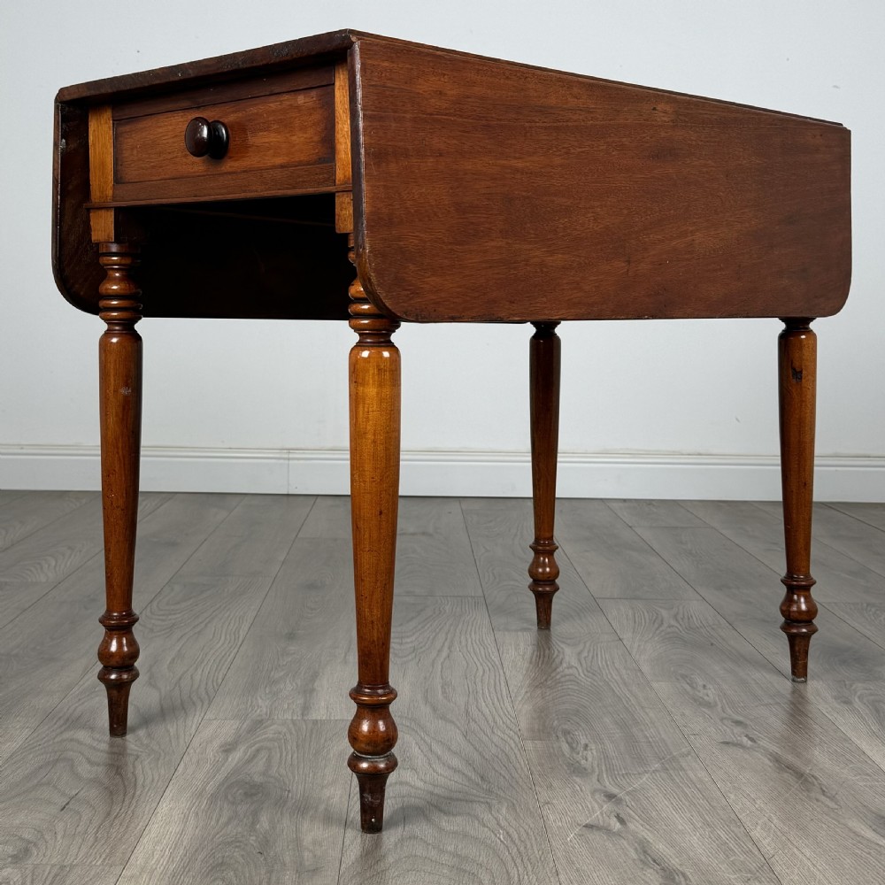 Antique 19th Century Pembroke Table In Mahogany 
 View VII