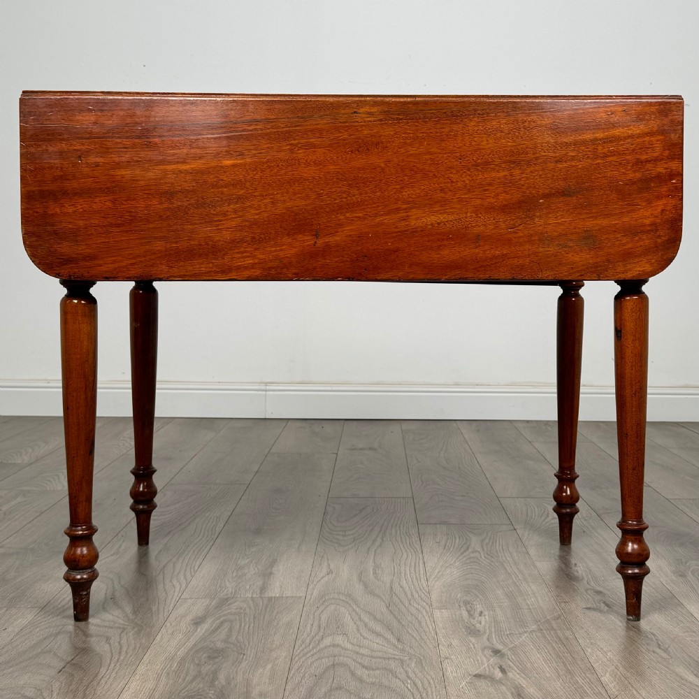 Antique 19th Century Pembroke Table In Mahogany 
 View VIII