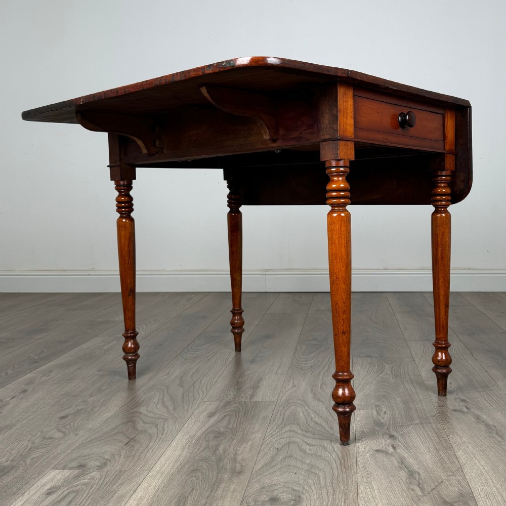 Antique 19th Century Pembroke Table In Mahogany 
 View X