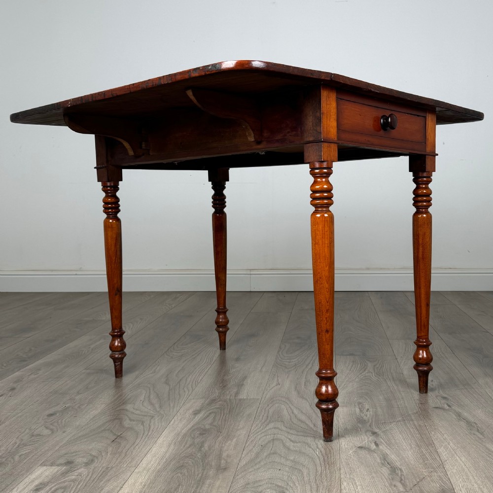 Antique 19th Century Pembroke Table In Mahogany 
 View XI
